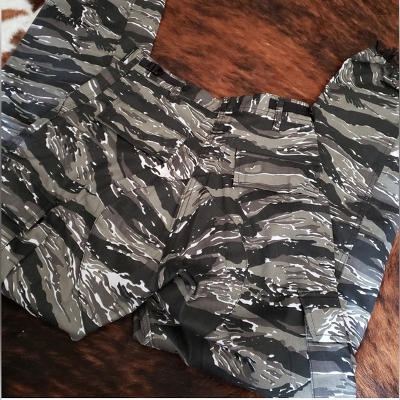 NWOT Camo Pants - Picture 2 of 4